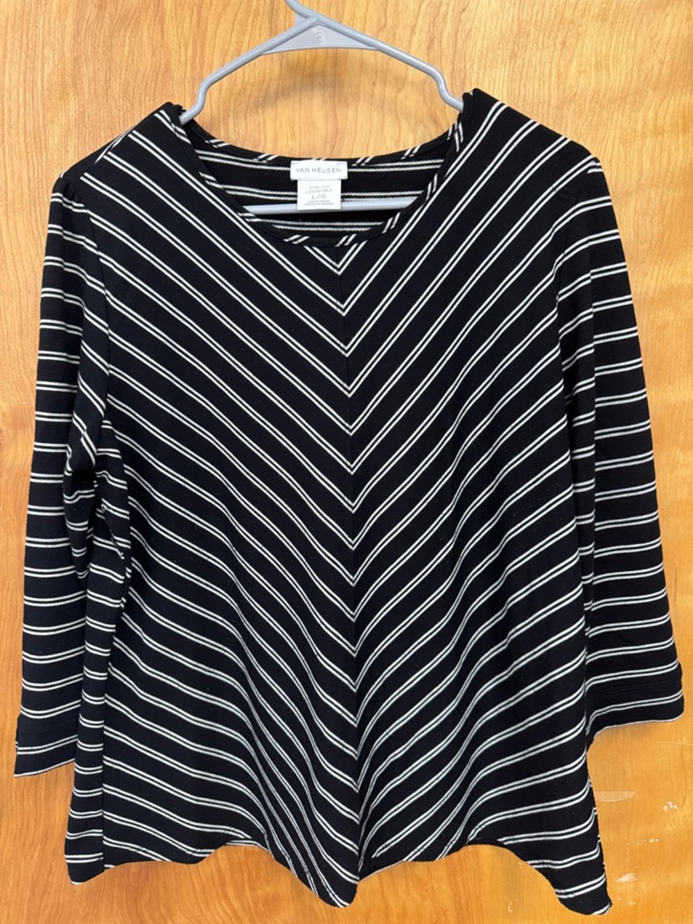 Van Heusen Black and White V-Center Chevron Long Sleeve Top